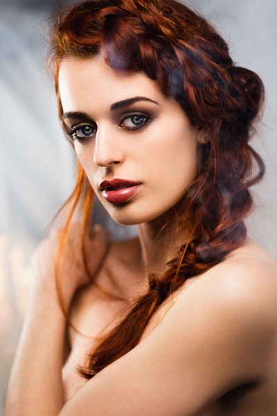 Beauté bronze tresse rousse